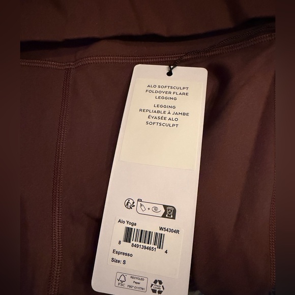 New with tags ALO yoga Softsculpt Foldover Flare Legging
- Espresso - Picture 9 of 9